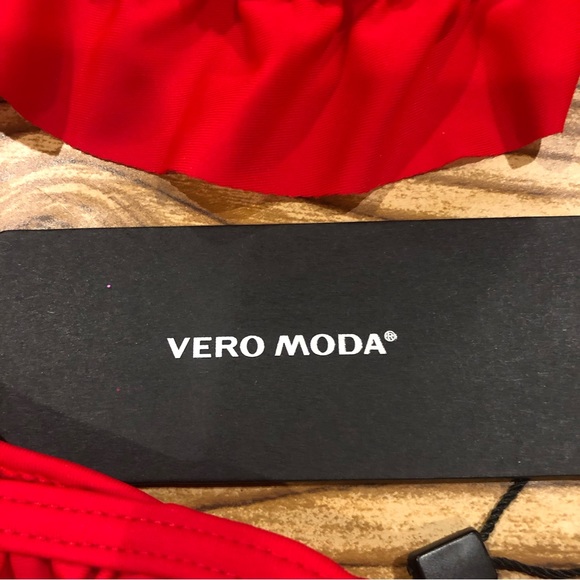 Vero Moda NWT Daisy bikini.  Large Top.  Medium Tanga bottom - Picture 6 of 15